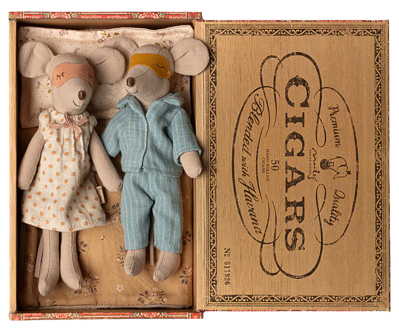 Maileg Mum & Dad in Cigar Box