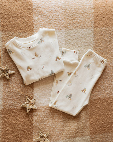 Rylee & Cru Organic Long Sleeve Pajama Set Presents